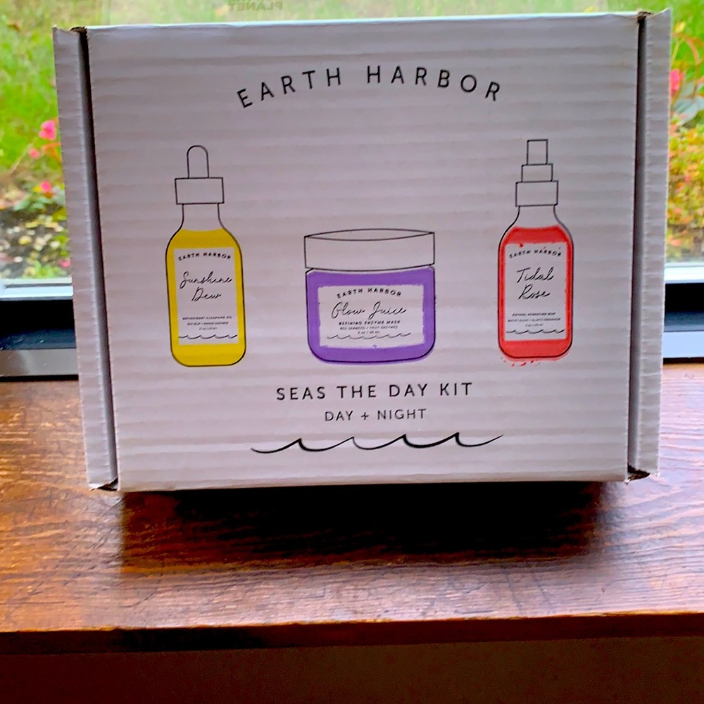 Earth harbor seas the day kit. Day and night